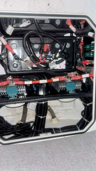 2024 Axopar 37 XC Cross Cabin