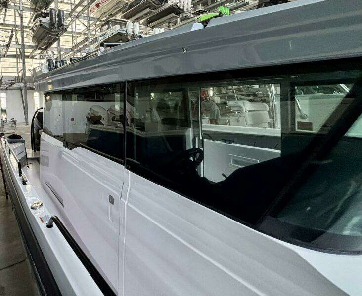 2024 Axopar 37 XC Cross Cabin