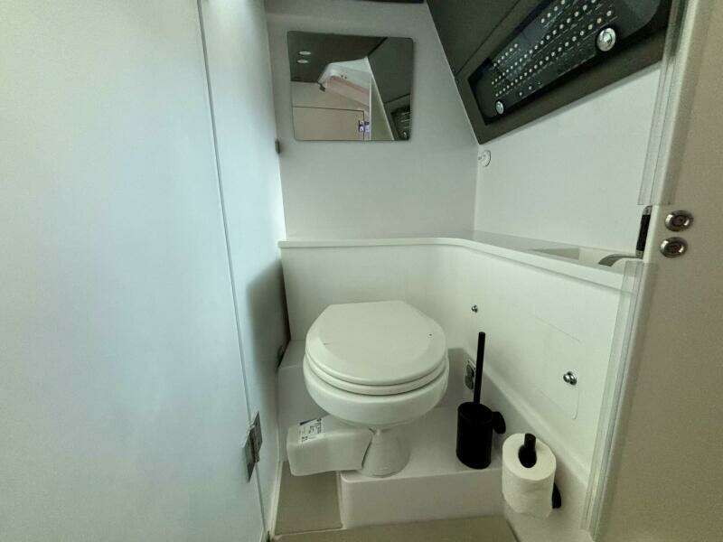 2024 Axopar 37 XC Cross Cabin