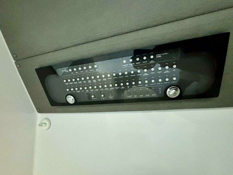 2024 Axopar 37 XC Cross Cabin