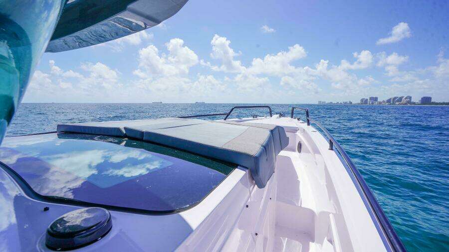 2024 Axopar 37 XC Cross Cabin