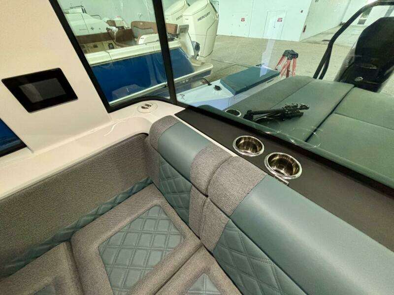 2024 Axopar 37 XC Cross Cabin