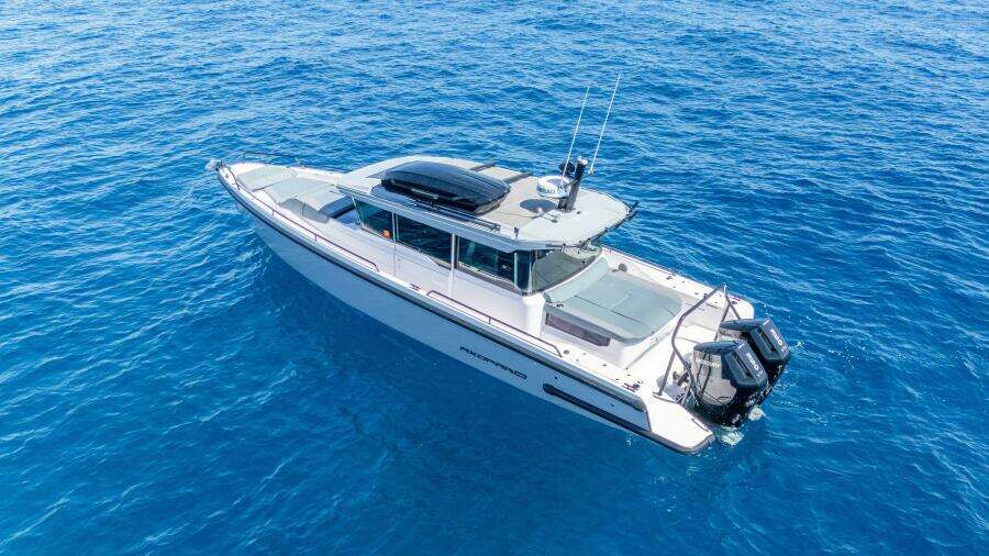 2024 Axopar 37 XC Cross Cabin