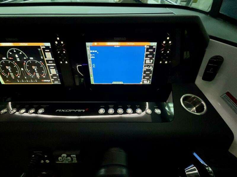 2024 Axopar 37 XC Cross Cabin