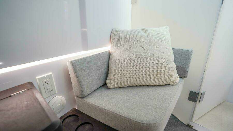 2024 Axopar 37 XC Cross Cabin