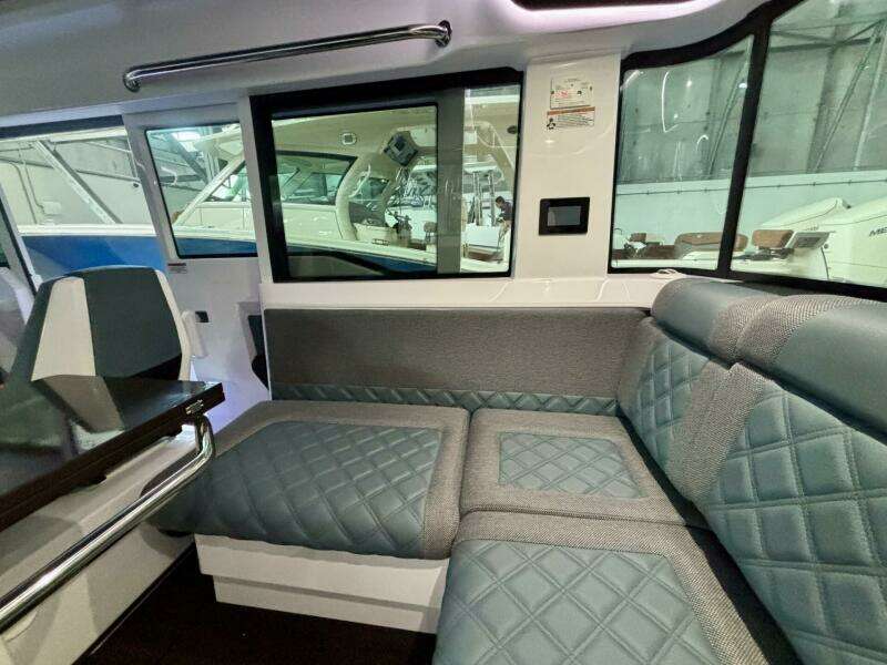 2024 Axopar 37 XC Cross Cabin