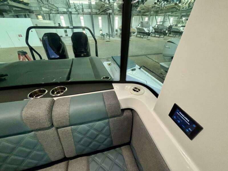 2024 Axopar 37 XC Cross Cabin