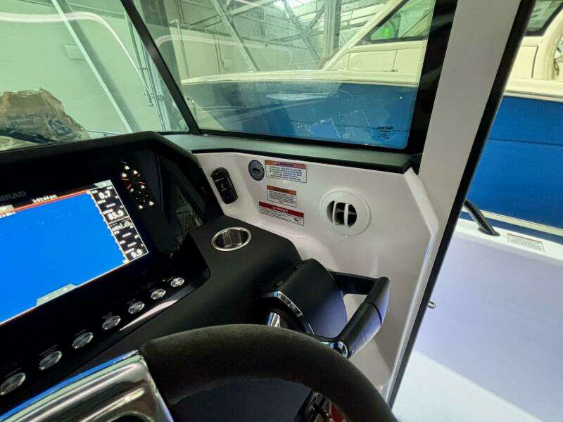 2024 Axopar 37 XC Cross Cabin