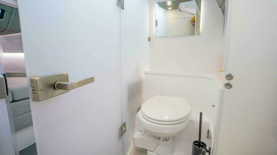 2024 Axopar 37 XC Cross Cabin