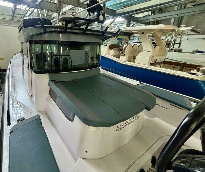 2024 Axopar 37 XC Cross Cabin