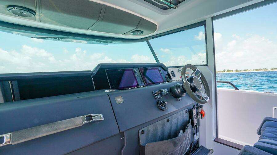 2024 Axopar 37 XC Cross Cabin