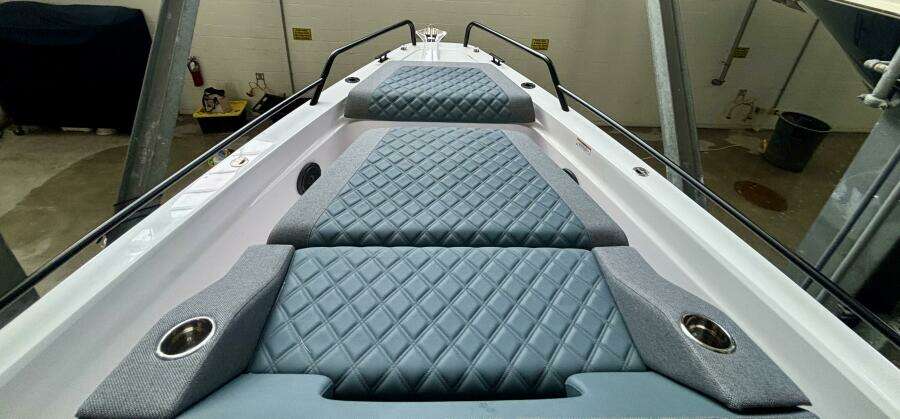 2024 Axopar 37 XC Cross Cabin