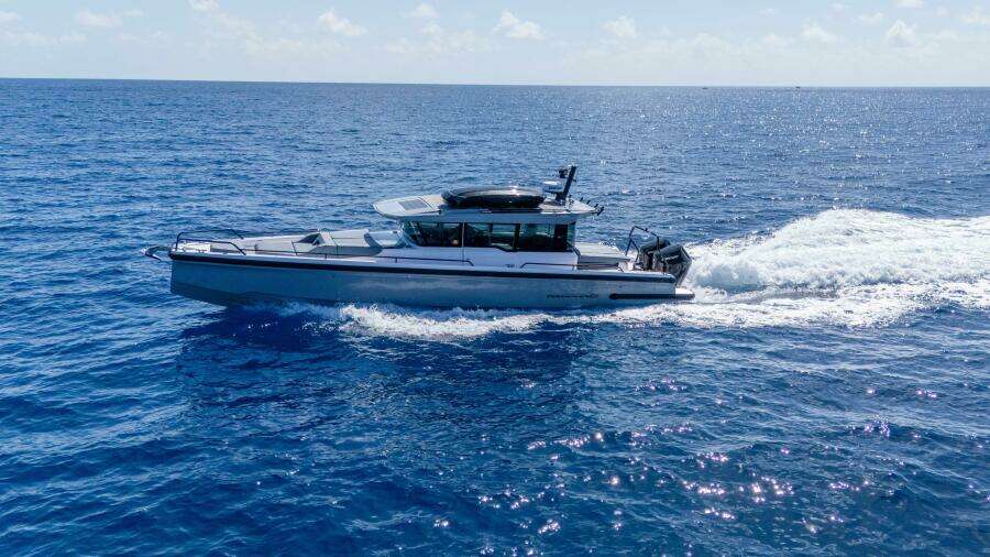 2024 Axopar 37 XC Cross Cabin