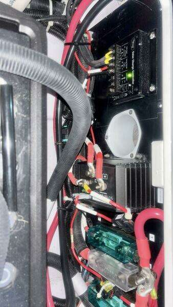 2024 Axopar 37 XC Cross Cabin