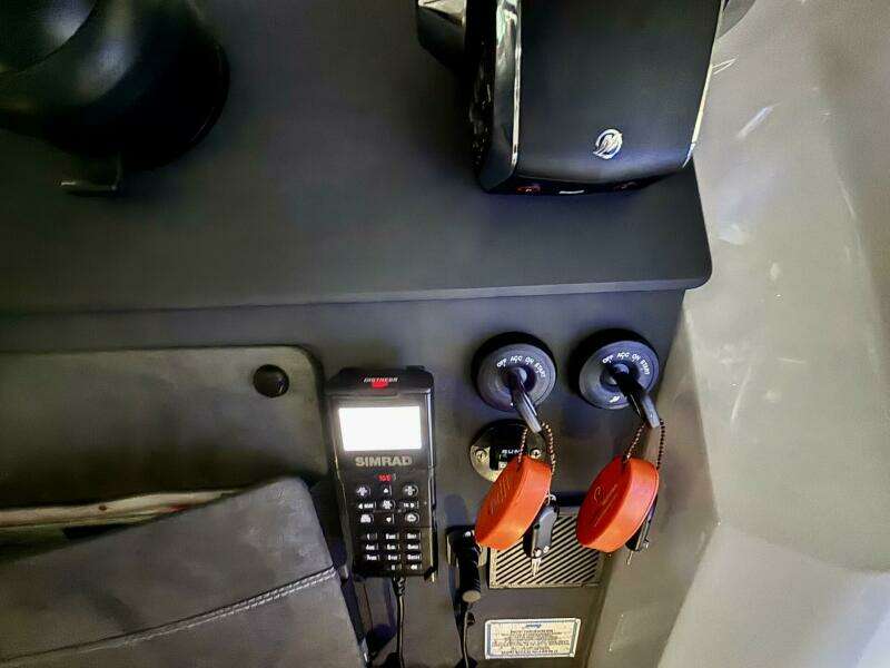 2024 Axopar 37 XC Cross Cabin