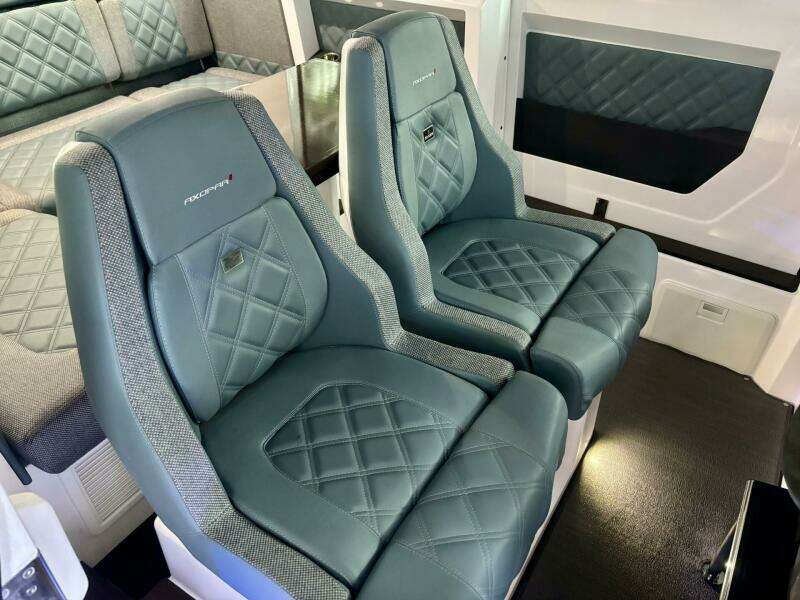 2024 Axopar 37 XC Cross Cabin