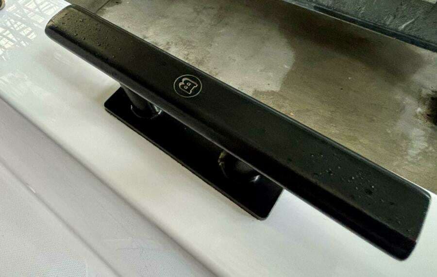 2024 Axopar 37 XC Cross Cabin