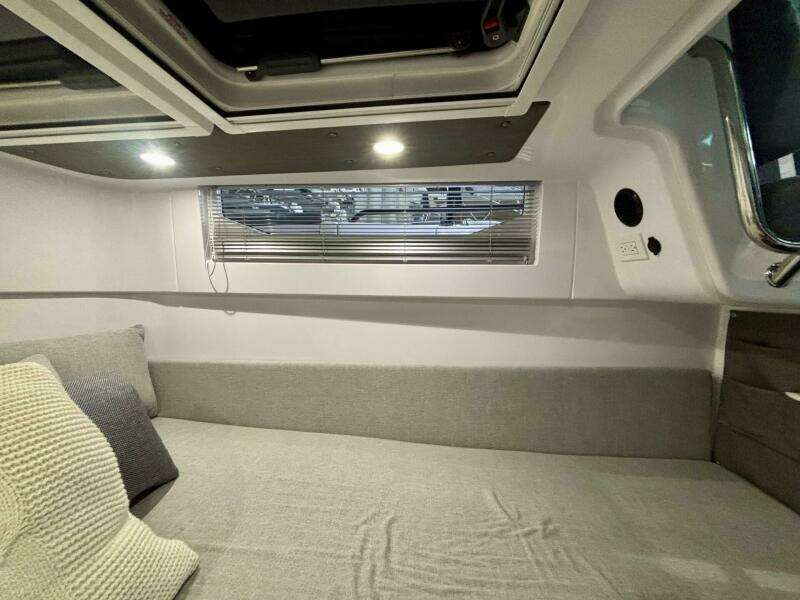 2024 Axopar 37 XC Cross Cabin