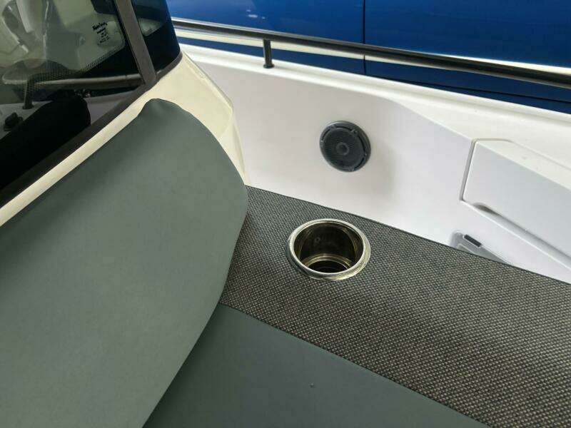 2024 Axopar 37 XC Cross Cabin