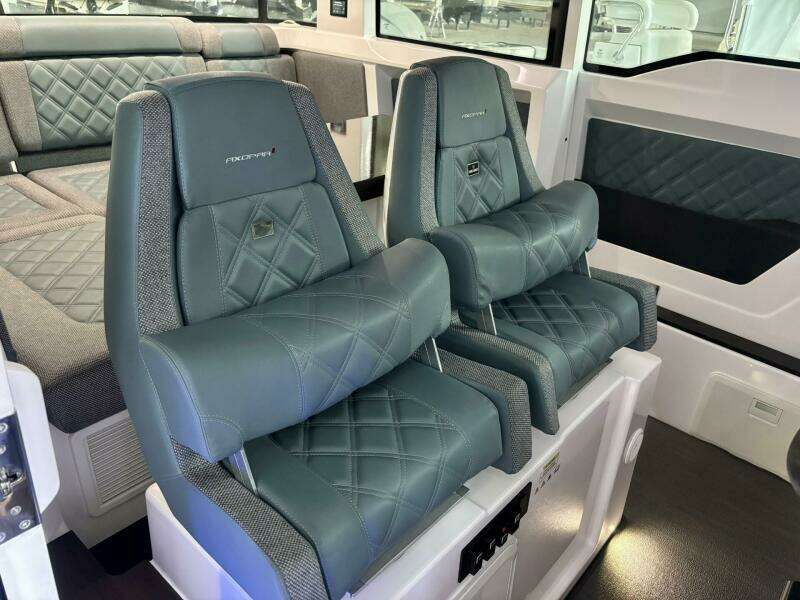 2024 Axopar 37 XC Cross Cabin