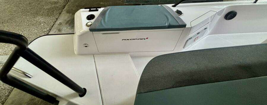 2024 Axopar 37 XC Cross Cabin