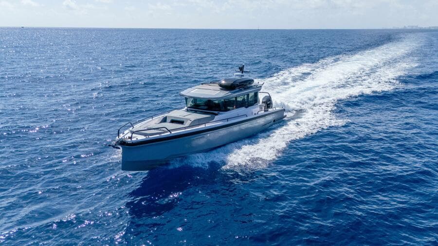 2024 Axopar 37 XC Cross Cabin