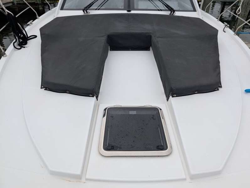 2022 Cruisers Yachts 54 Cantius