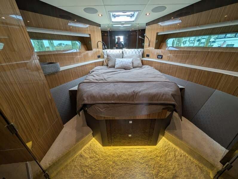 2022 Cruisers Yachts 54 Cantius