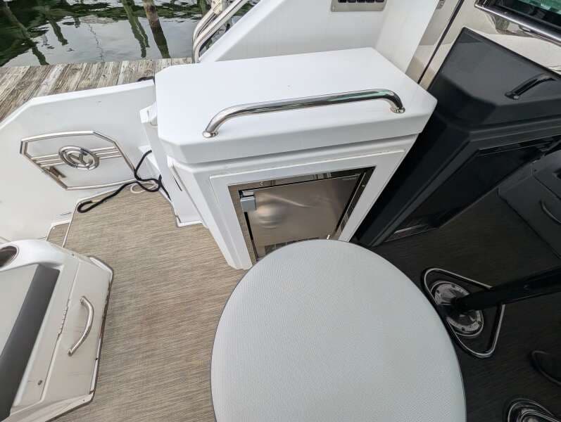 2022 Cruisers Yachts 54 Cantius