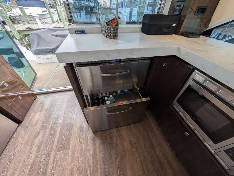 2022 Cruisers Yachts 54 Cantius