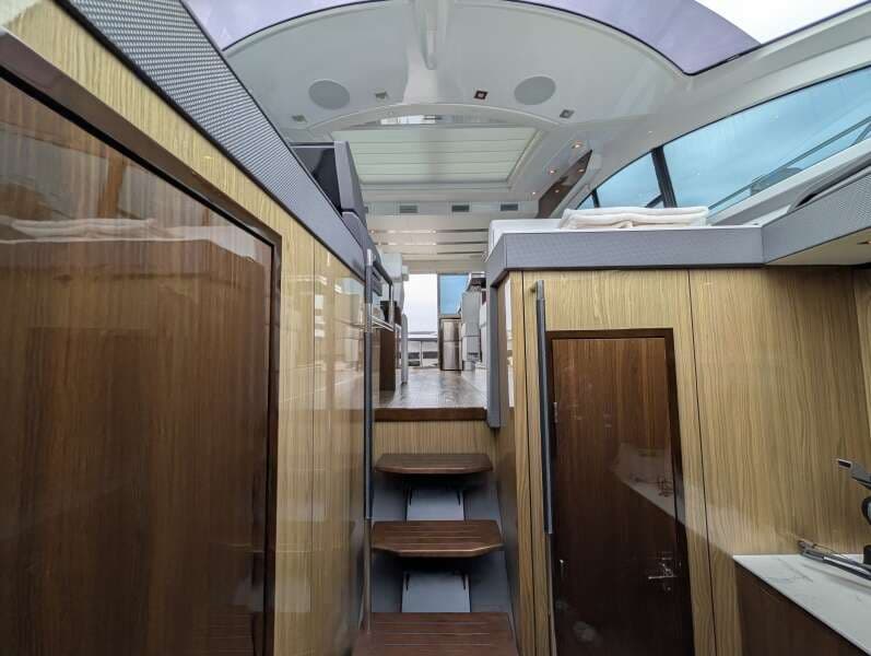 2022 Cruisers Yachts 54 Cantius