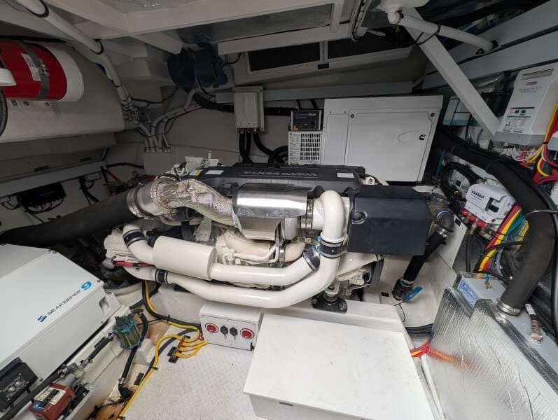 2022 Cruisers Yachts 54 Cantius