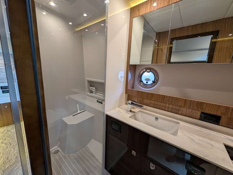 2022 Cruisers Yachts 54 Cantius