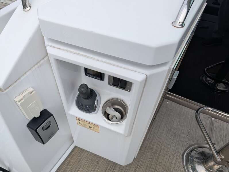 2022 Cruisers Yachts 54 Cantius