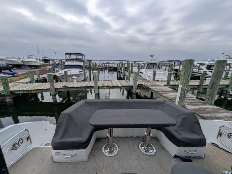 2022 Cruisers Yachts 54 Cantius