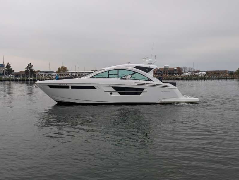 2022 Cruisers Yachts 54 Cantius