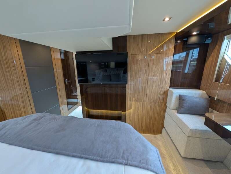 2022 Cruisers Yachts 54 Cantius