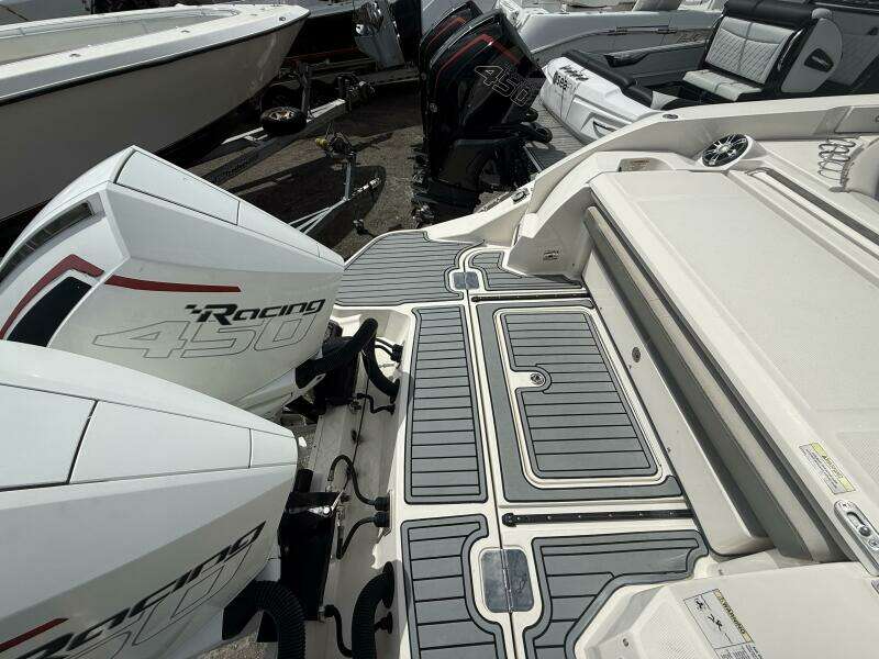 2020 Sea Ray 350 SLX Outboard