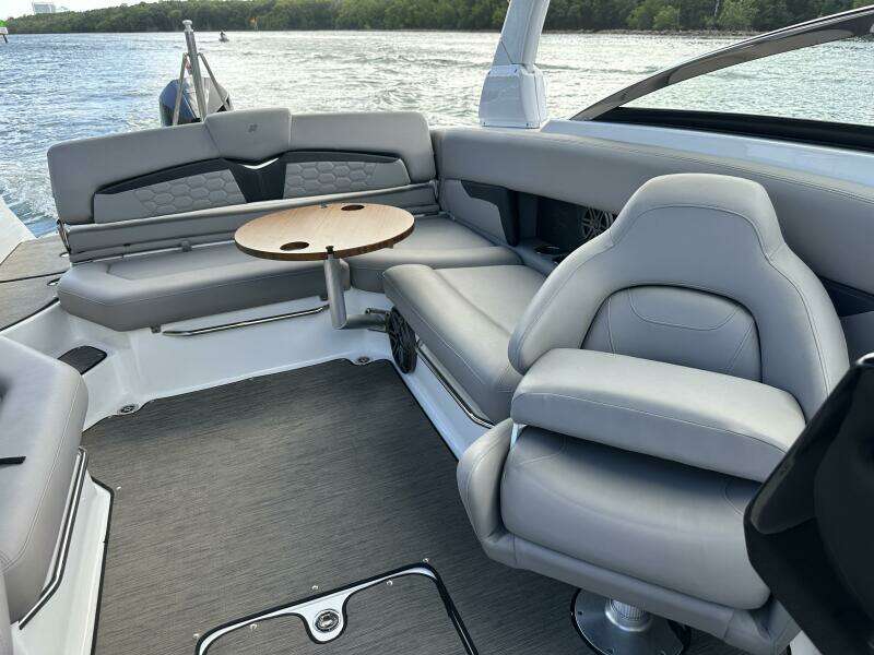 2022 Four Winns HD8 OB