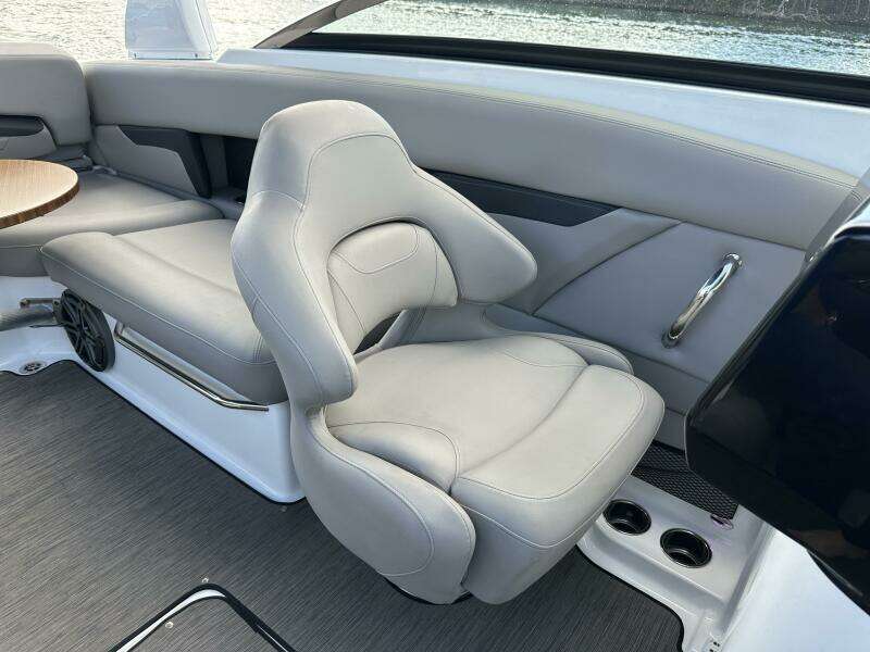 2022 Four Winns HD8 OB