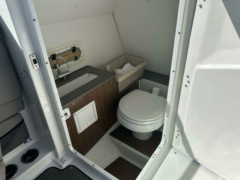 2022 Four Winns HD8 OB