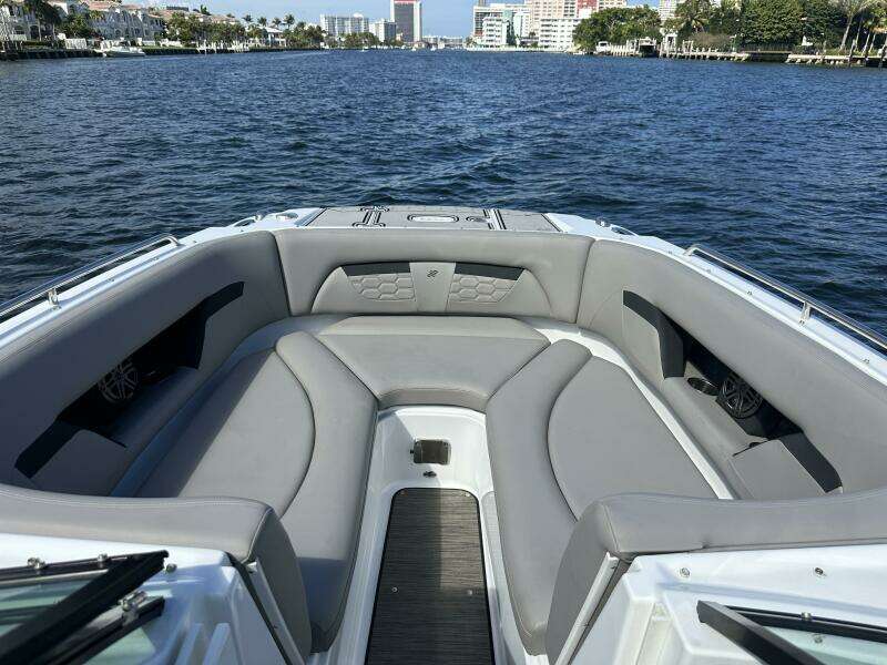 2022 Four Winns HD8 OB