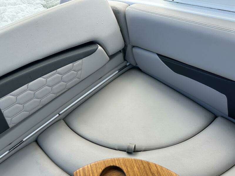 2022 Four Winns HD8 OB