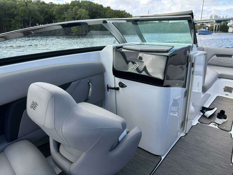 2022 Four Winns HD8 OB