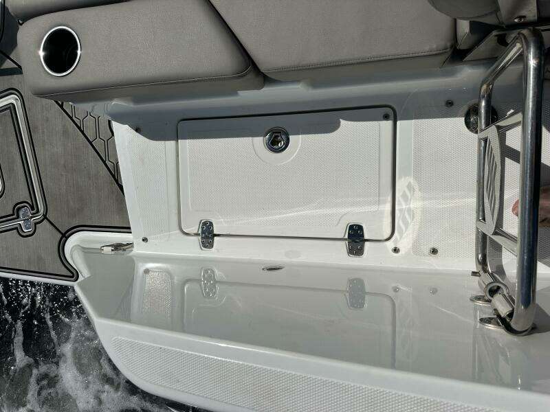 2022 Four Winns HD8 OB