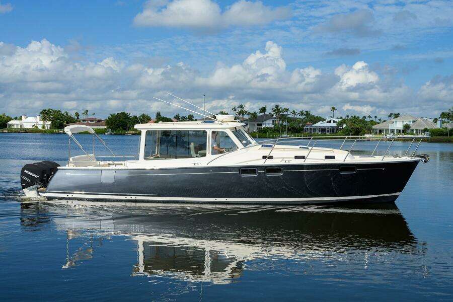 MJM 43 Scout - Exterior Profile