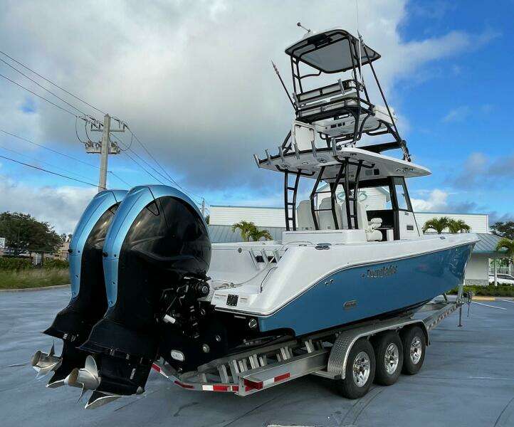 Everglades 335 Center Console -