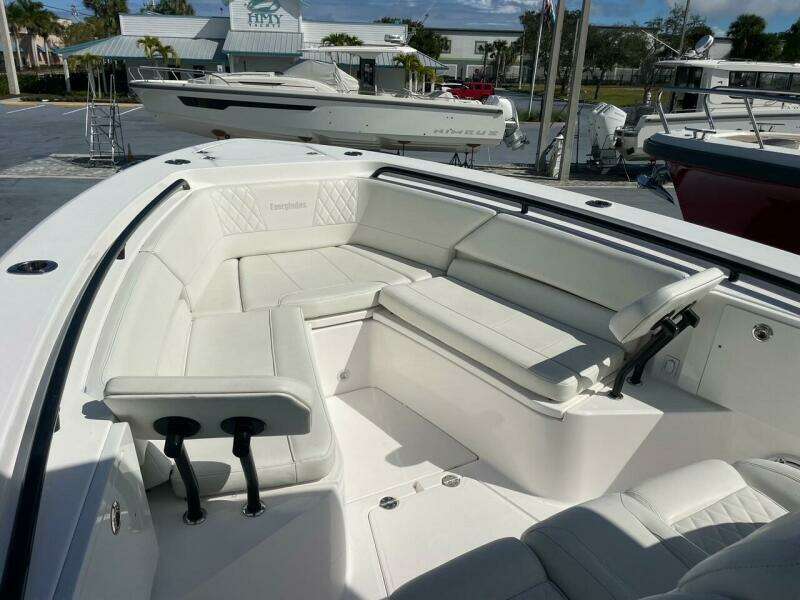 Everglades 335 Center Console -