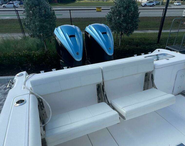 Everglades 335 Center Console -