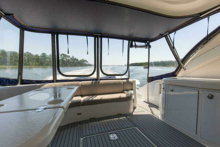 2005 50' Cruisers 500 Express Gratitude Cockpit